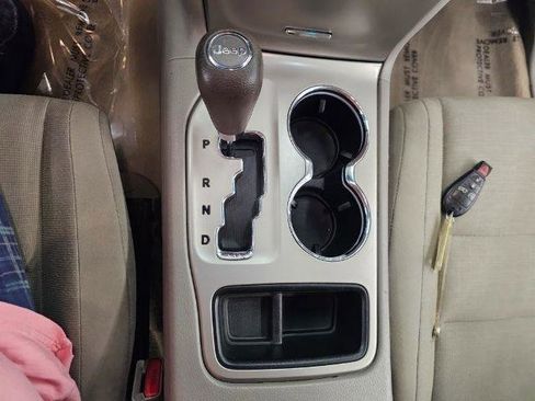 Used 2012 Jeep Grand Cherokee Laredo w/ Laredo E Group image 17