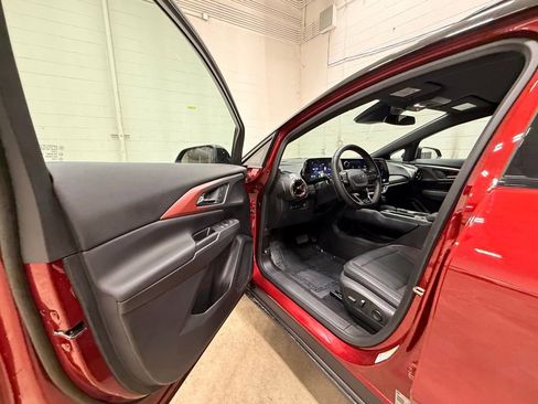 Used 2025 Chevrolet Equinox EV RS image 31