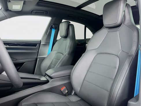 New 2026 Porsche Macan 4 Electric image 4