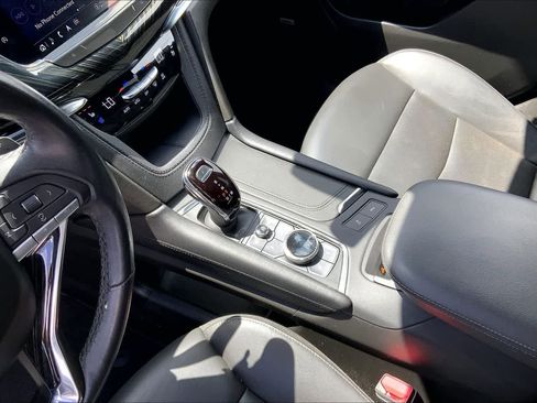 Used 2023 Cadillac XT6 Premium Luxury w/ Technology Package FWD image 16