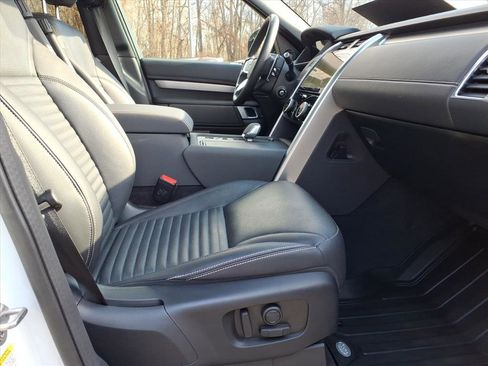 Certified 2023 Land Rover Discovery S R-Dynamic image 3