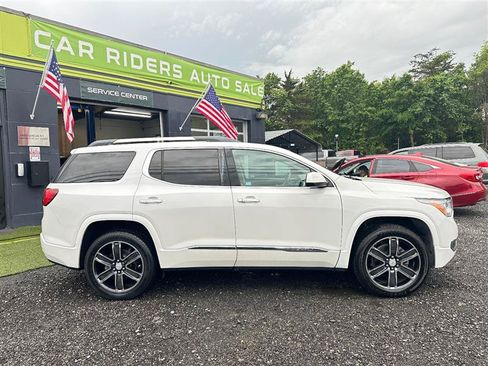 Used 2017 GMC Acadia Denali w/ Technology Package FWD image 4