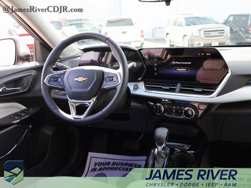 Used 2024 Chevrolet Trax LT w/ Driver Confidence Package image 13