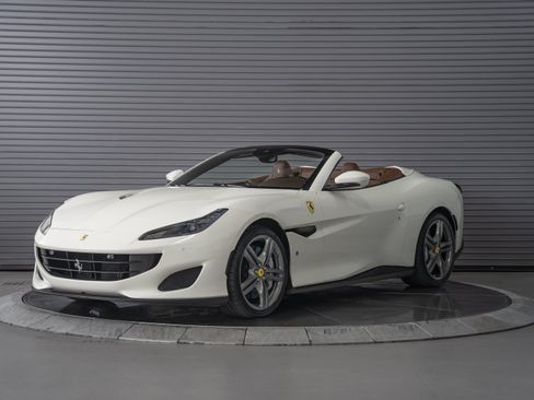 Used 2021 Ferrari Portofino RWD image 1