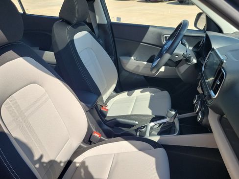 Used 2025 Hyundai Venue SEL FWD image 14