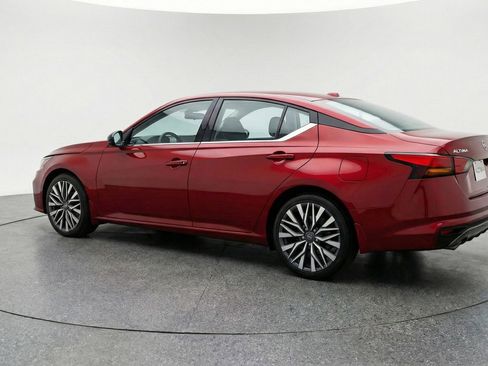Used 2025 Nissan Altima 2.5 SV image 6