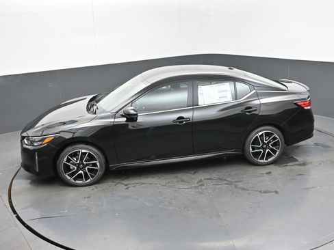 Certified 2025 Nissan Sentra SR FWD image 32