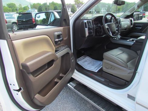 Used 2016 Chevrolet Silverado 1500 LTZ Z71 w/ LTZ Plus Package image 9