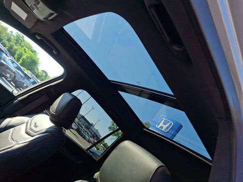 Used 2024 Cadillac XT6 Sport w/ Platinum Package AWD/4WD image 14