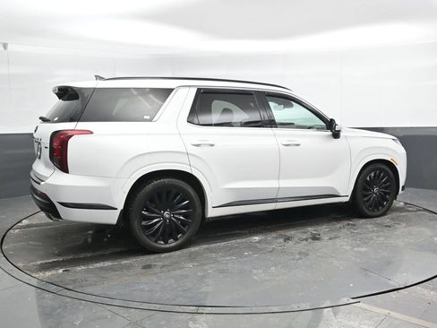 Used 2024 Hyundai Palisade Calligraphy image 3