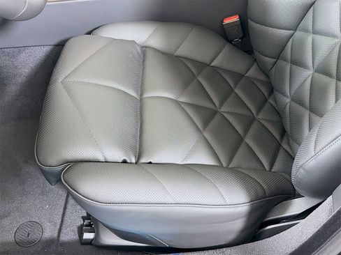 New 2026 BMW 740i xDrive w/ Premium Package image 23