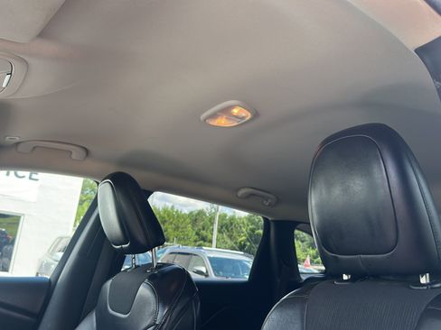 Used 2018 Jeep Cherokee Latitude Plus FWD image 21