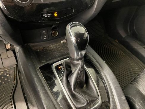Used 2017 Nissan Rogue S AWD/4WD image 8