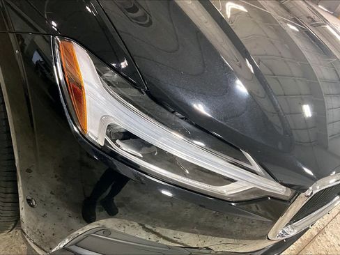 Used 2019 Volvo XC60 T5 Momentum w/ Premium Package image 27