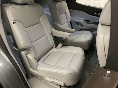 Used 2023 GMC Acadia SLT w/ Preferred Package FWD image 21