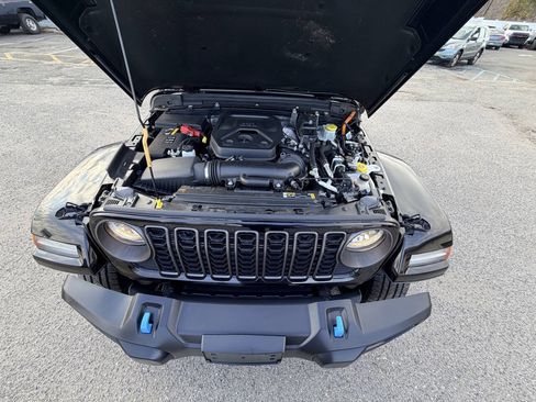 Used 2024 Jeep Wrangler Unlimited w/ Convenience Group AWD/4WD image 53
