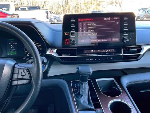 Used 2024 Toyota Sienna LE image 7