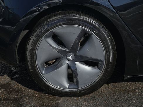 Used 2018 Tesla Model 3 Performance image 11