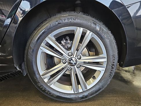 Used 2024 Volkswagen Jetta SE image 30