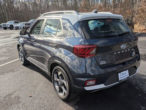 Certified 2021 Hyundai Venue image 7