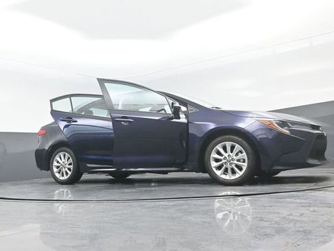 Used 2022 Toyota Corolla LE image 23