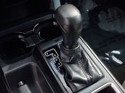 Used 2020 Toyota Tacoma SR AWD/4WD image 13