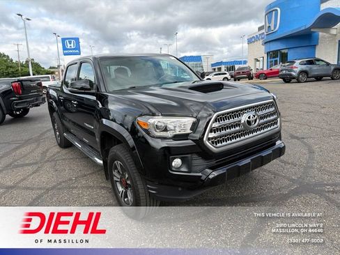 Used 2017 Toyota Tacoma TRD Sport AWD/4WD image 1