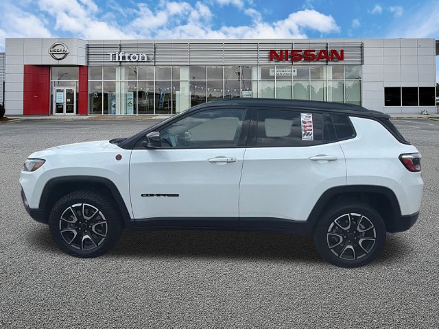 Used 2025 Jeep Compass Trailhawk AWD/4WD image 4