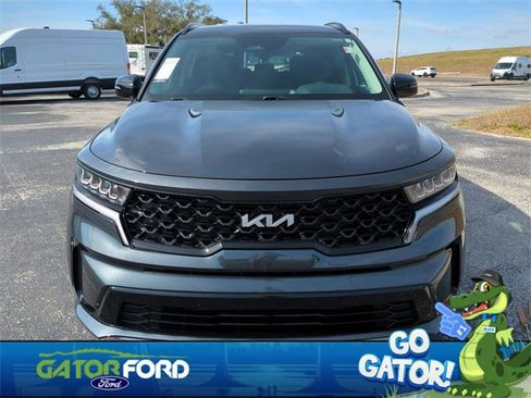 Used 2023 Kia Sorento S image 3
