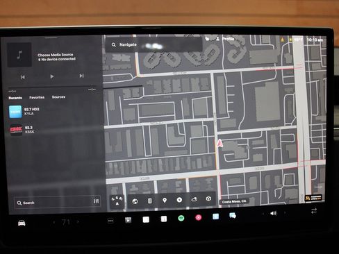 Used 2022 Tesla Model X image 7