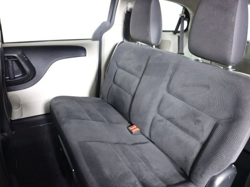 Used 2019 Dodge Grand Caravan SE w/ UConnect Hands-Free Group image 30