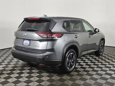 Used 2024 Nissan Rogue SV image 3