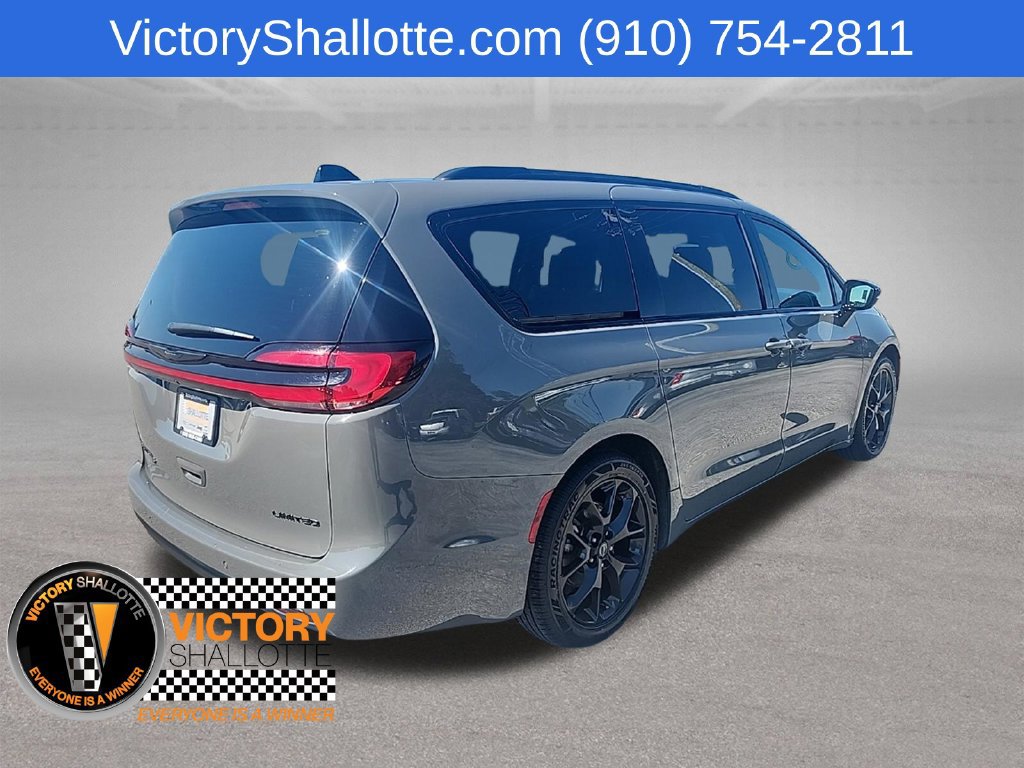 Used 2025 Chrysler Pacifica Limited FWD image 37