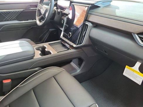 New 2026 GMC Acadia Denali w/ Super Cruise Package image 17