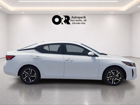 Used 2025 Nissan Sentra SV FWD image 5