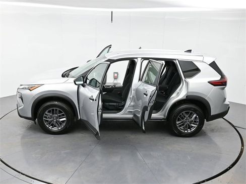 Used 2024 Nissan Rogue S image 40