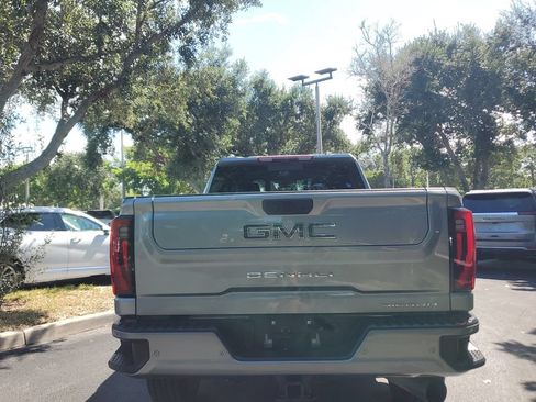 Certified 2025 GMC Sierra 2500 Denali Ultimate AWD/4WD image 13