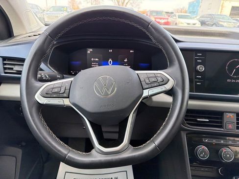 Used 2023 Volkswagen Taos SE w/ Panoramic Sunroof Package FWD image 17
