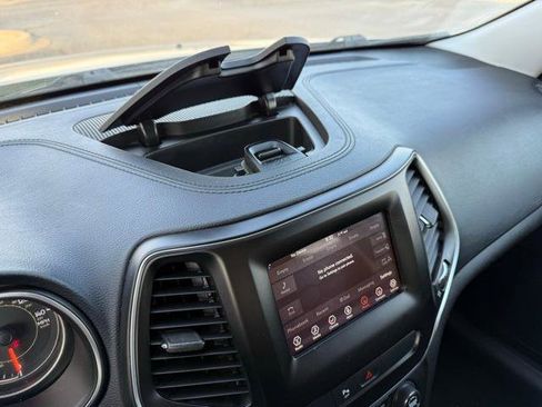 Used 2019 Jeep Cherokee Latitude Plus image 49