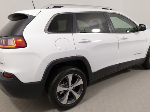 Used 2019 Jeep Cherokee Limited image 11