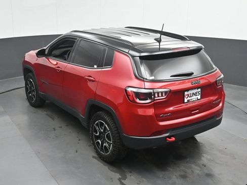 Used 2025 Jeep Compass Trailhawk AWD/4WD image 39