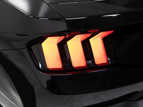 Used 2024 Ford Mustang Convertible image 29