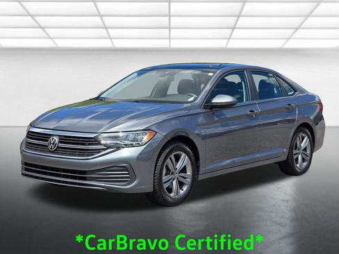 Used 2024 Volkswagen Jetta SE FWD image 2