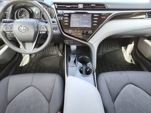 Used 2018 Toyota Camry LE w/ Convenience Package FWD image 19