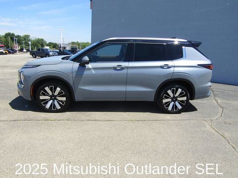 Used 2025 Mitsubishi Outlander SEL AWD/4WD image 2