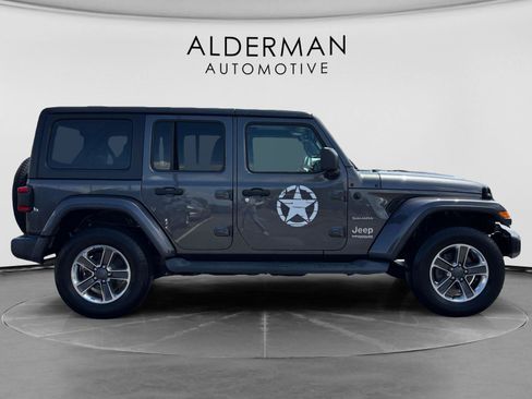 Used 2018 Jeep Wrangler Unlimited Sahara w/ Dual Top Group AWD/4WD image 6