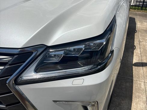 Used 2019 Lexus LX 570 4WD w/ Luxury Package image 9