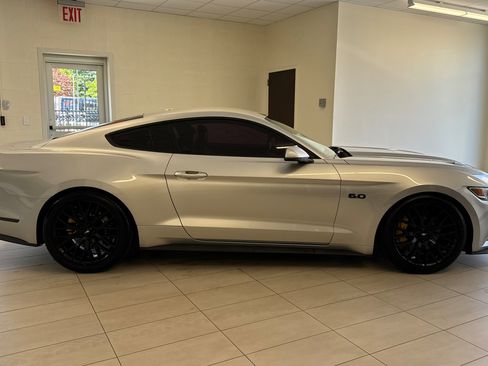 Used 2017 Ford Mustang GT Premium w/ GT Performance Package RWD image 3