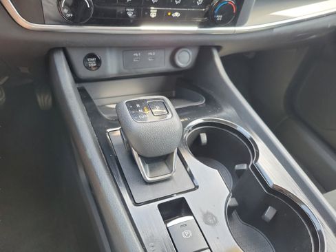 Used 2024 Nissan Rogue S AWD/4WD image 29