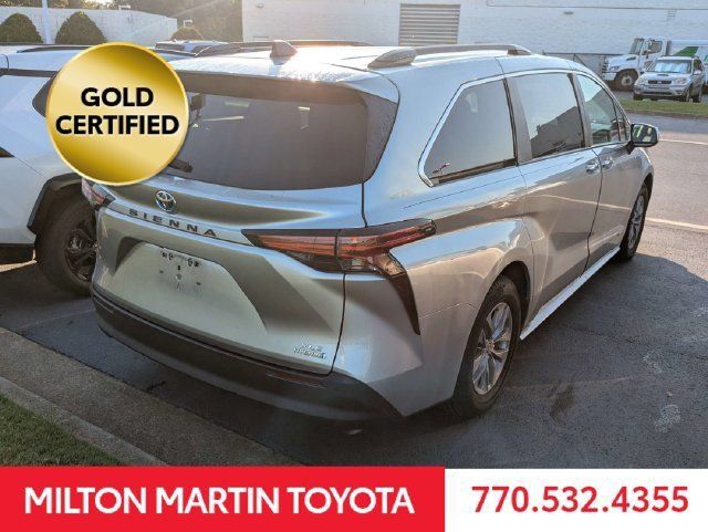 Used 2021 Toyota Sienna XLE FWD image 5